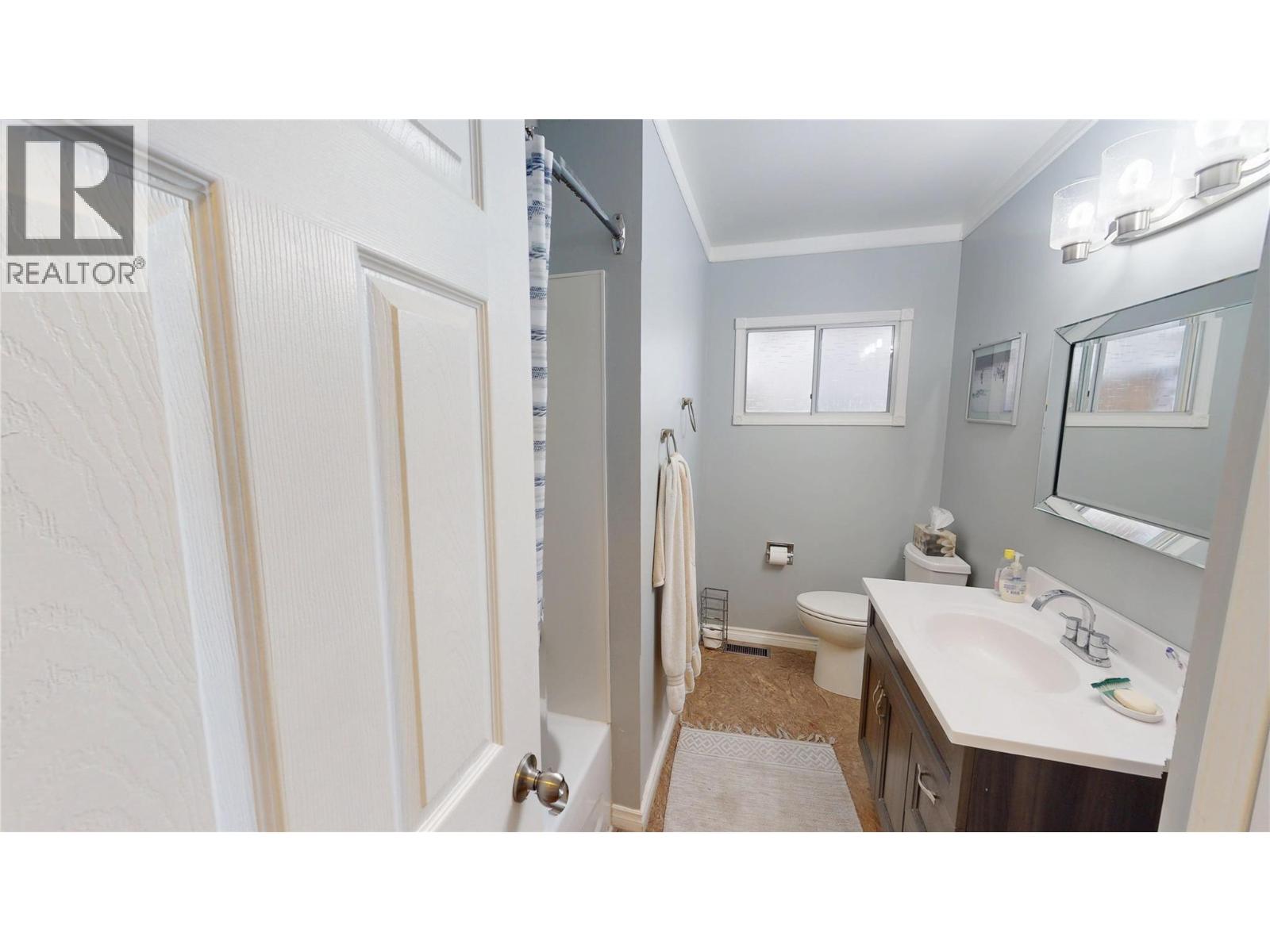 2225 Birch Street, Creston