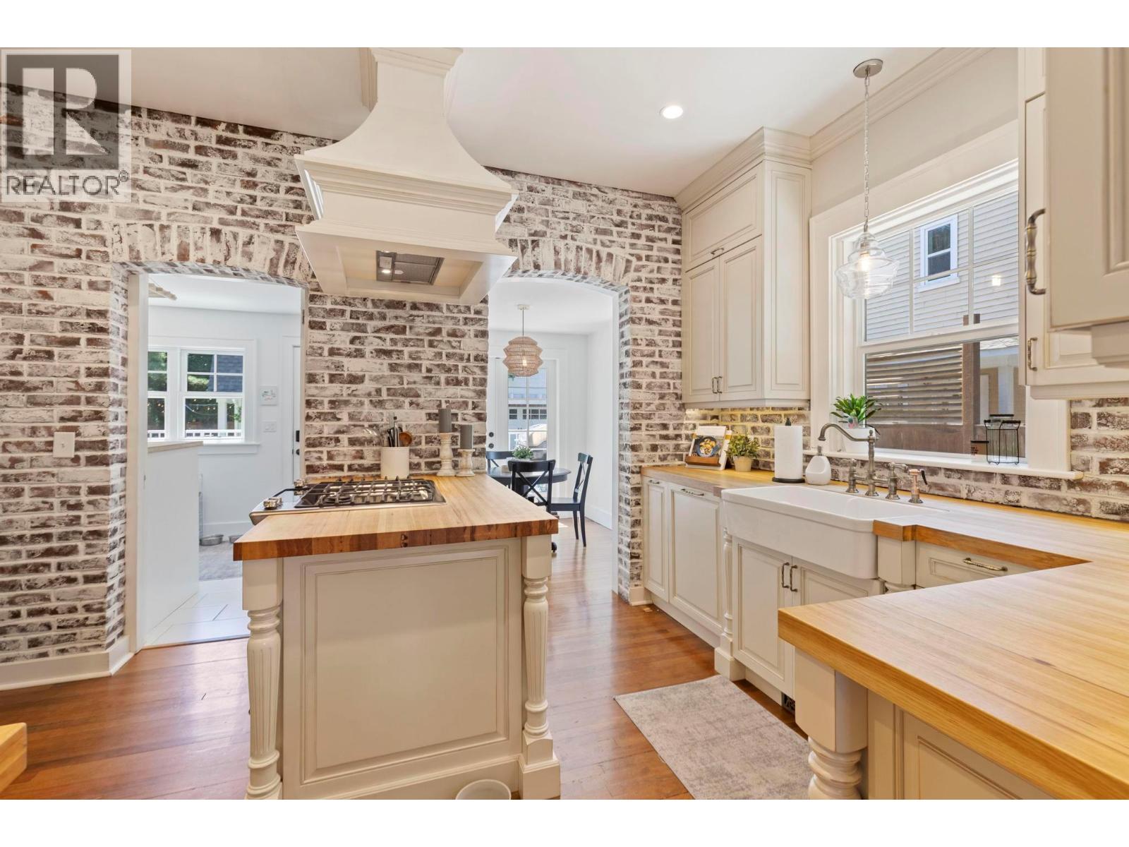  1001 Lawrence Avenue, Kelowna