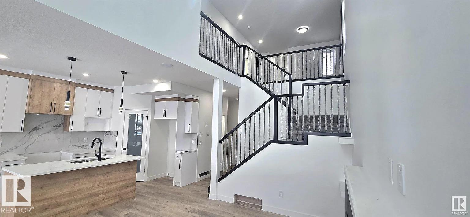 38 ASTORIA PL, Devon