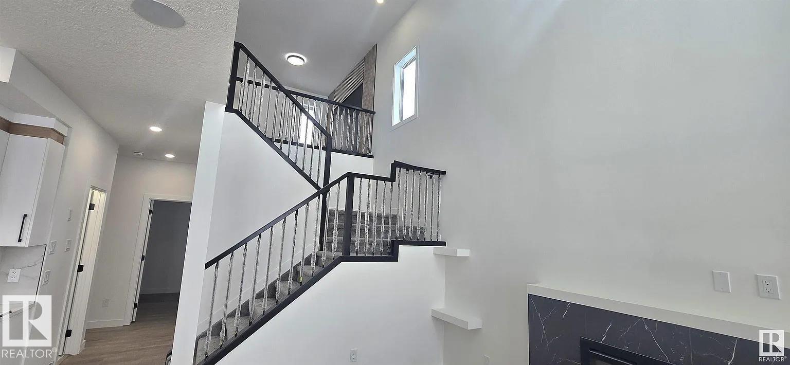 38 ASTORIA PL, Devon