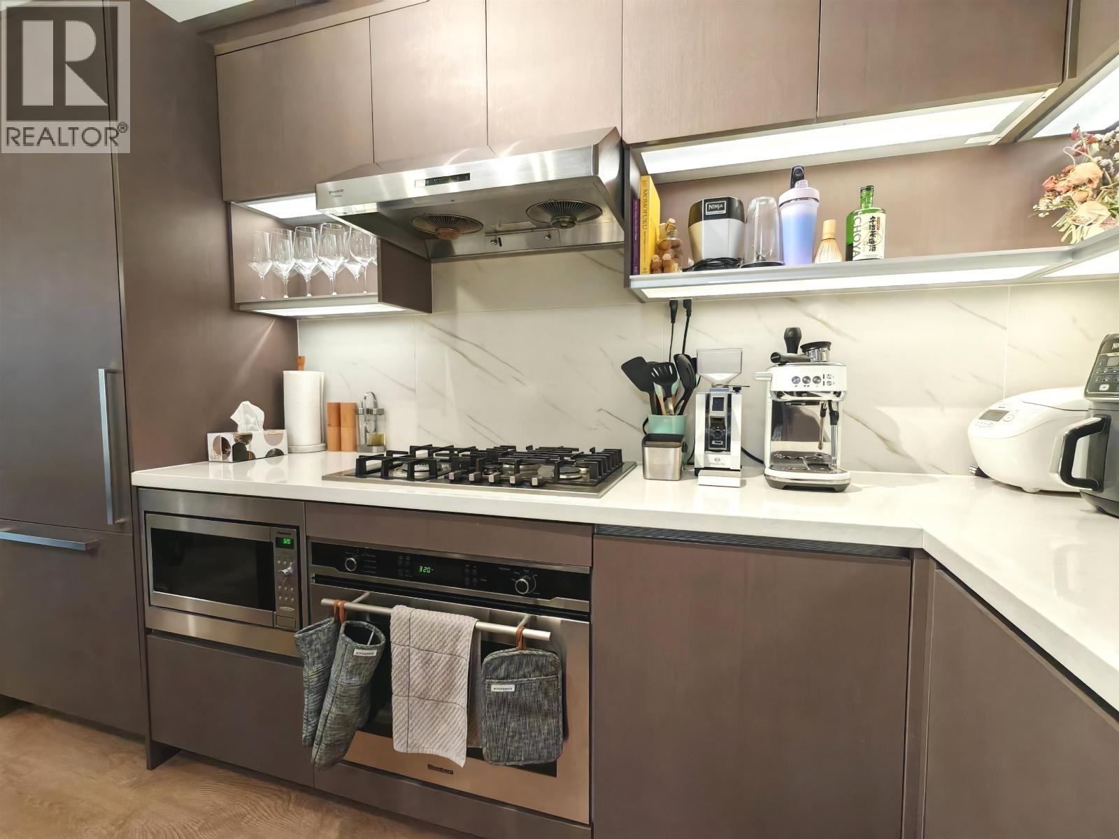 #305-9388 ODLIN Road, Richmond