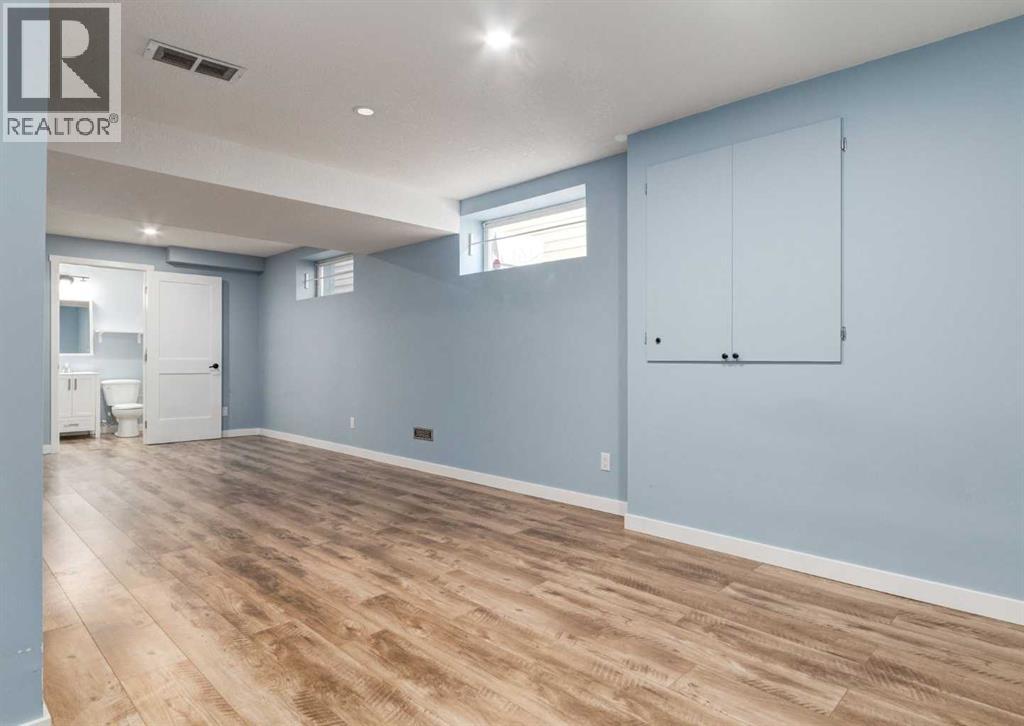 Single Family House for Sale in  Tuscany Springs Way NW Tuscany Calgary 