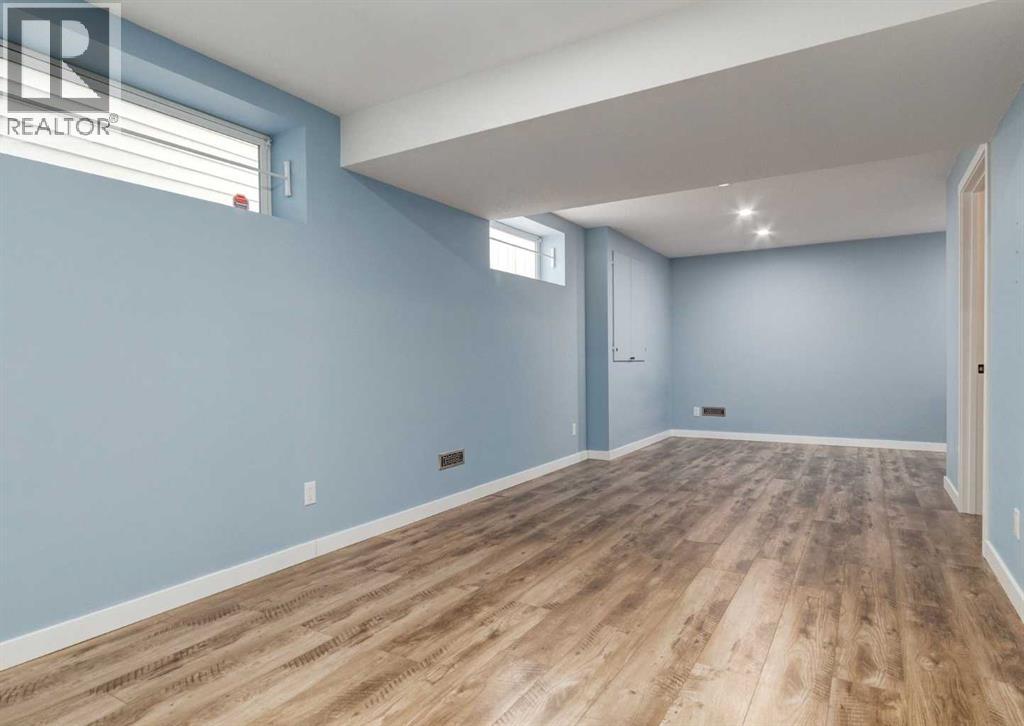 Single Family House for Sale in  Tuscany Springs Way NW Tuscany Calgary 