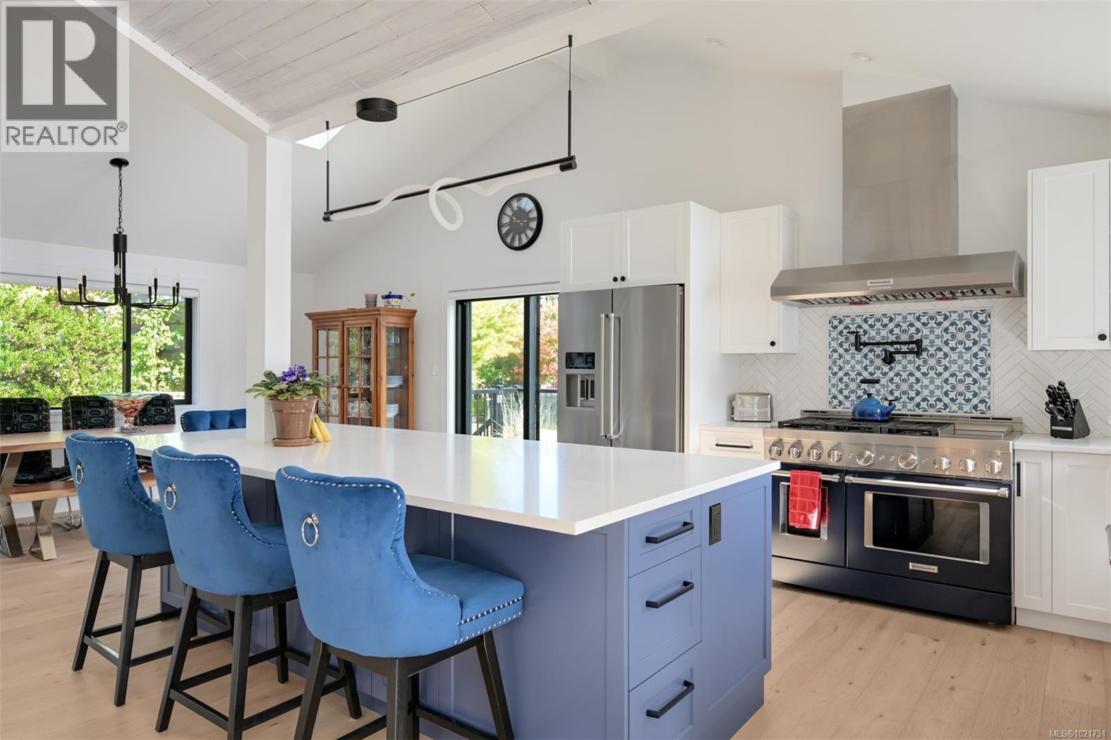 8 Woodville Pl, View Royal