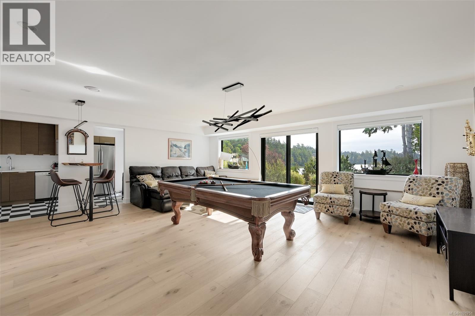 8 Woodville Pl, View Royal