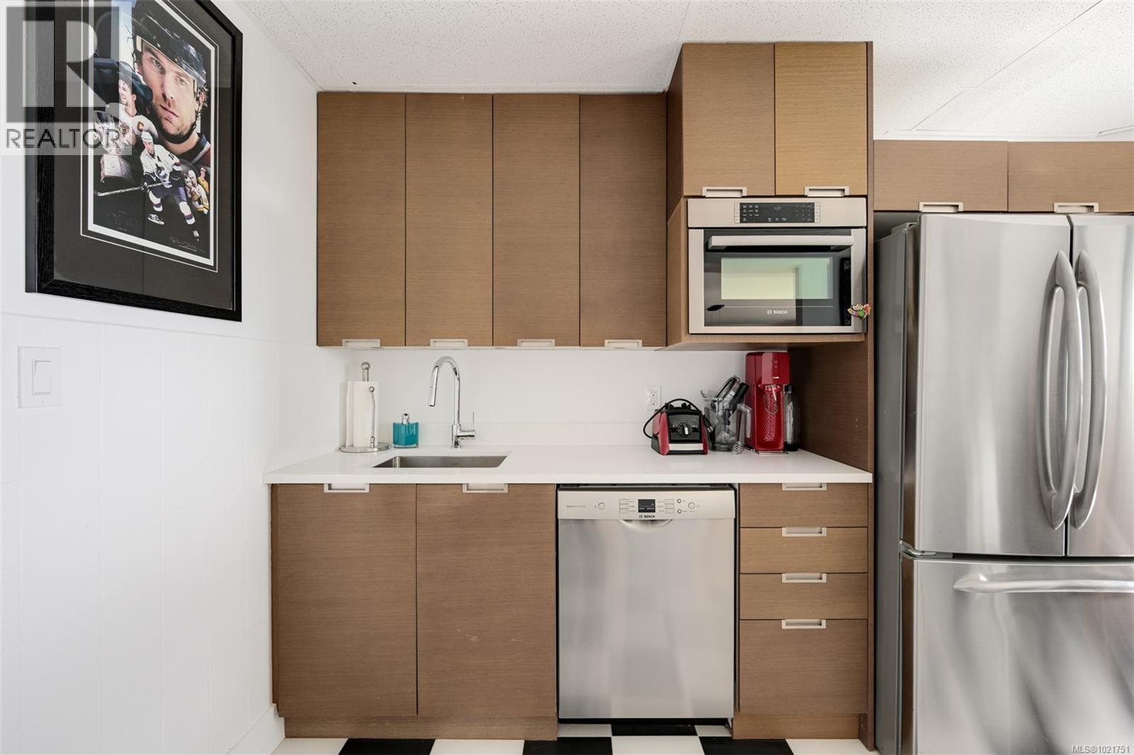 8 Woodville Pl, View Royal