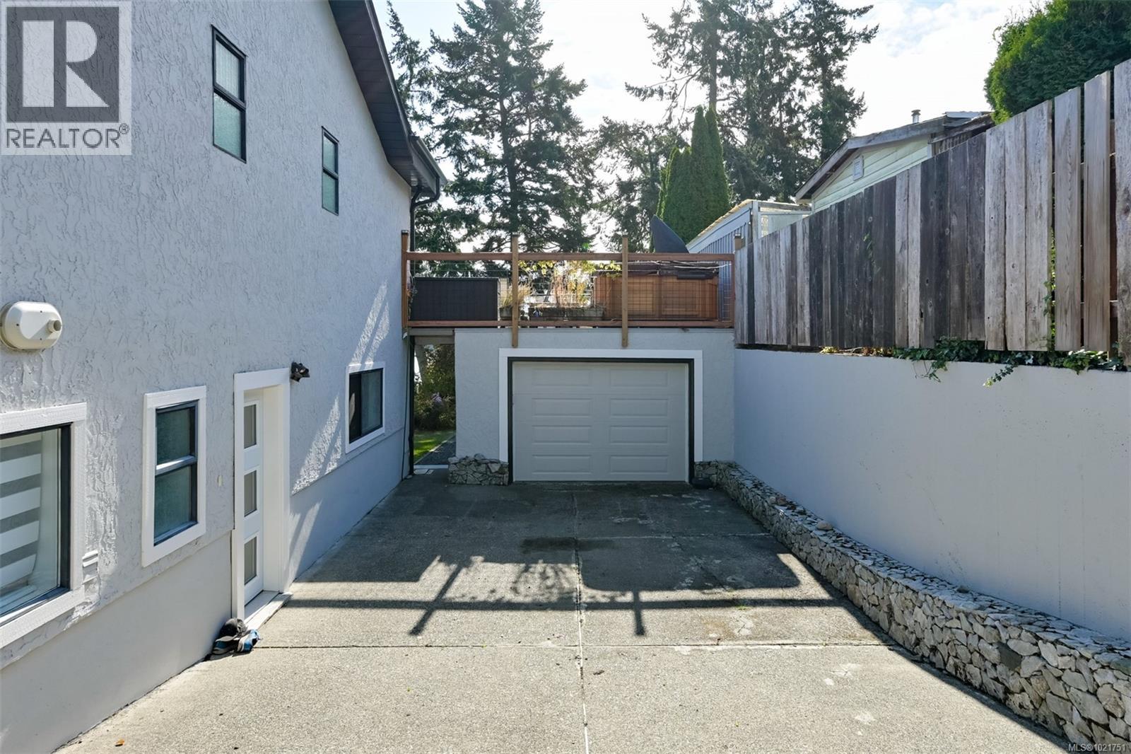 8 Woodville Pl, View Royal