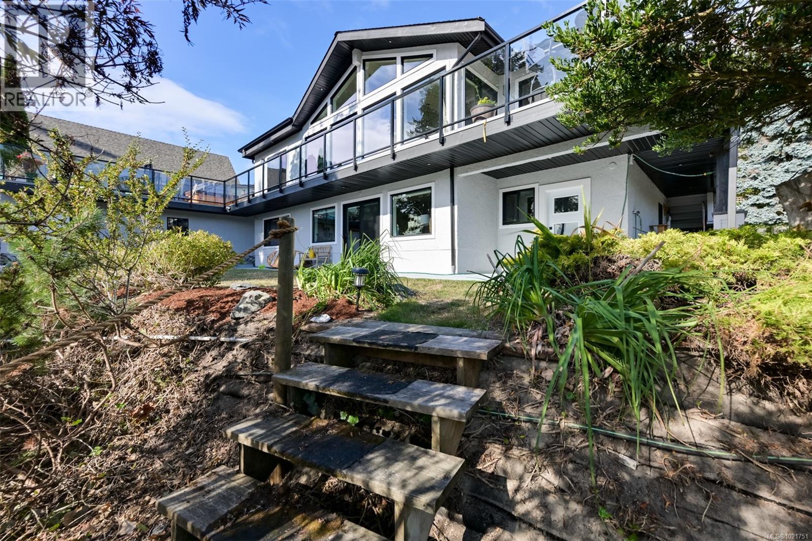 8 Woodville Pl, View Royal