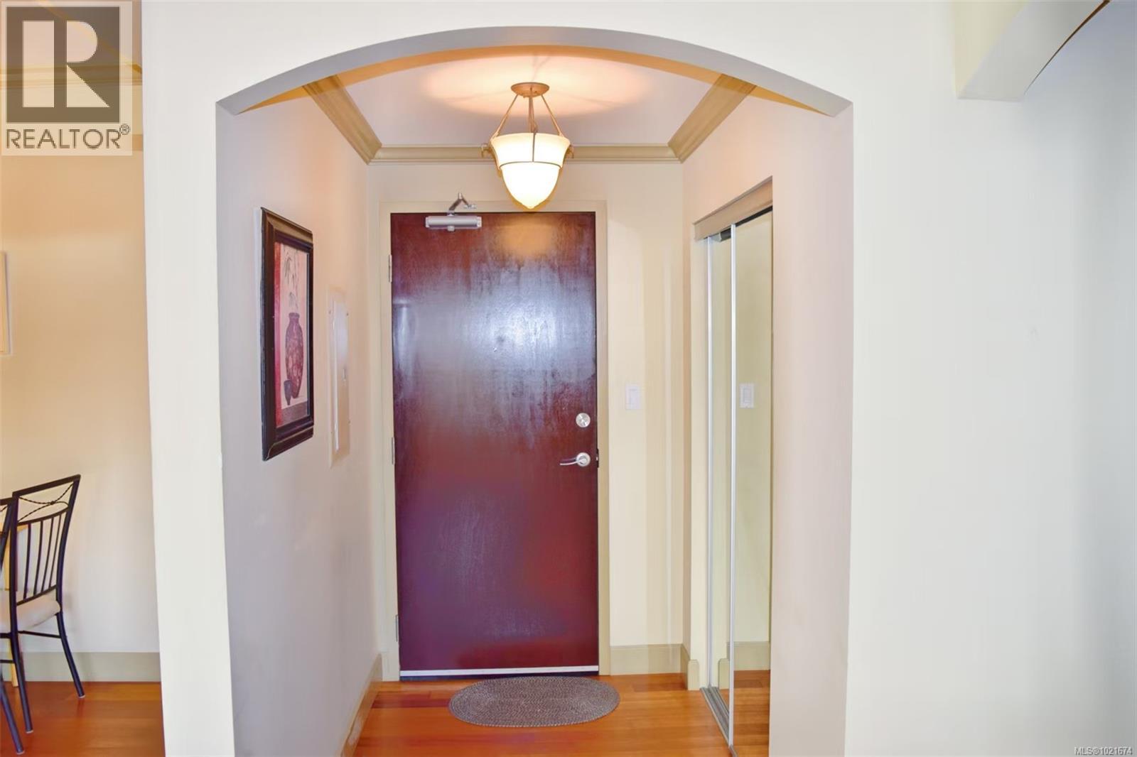 309 1620 McKenzie Ave, Saanich