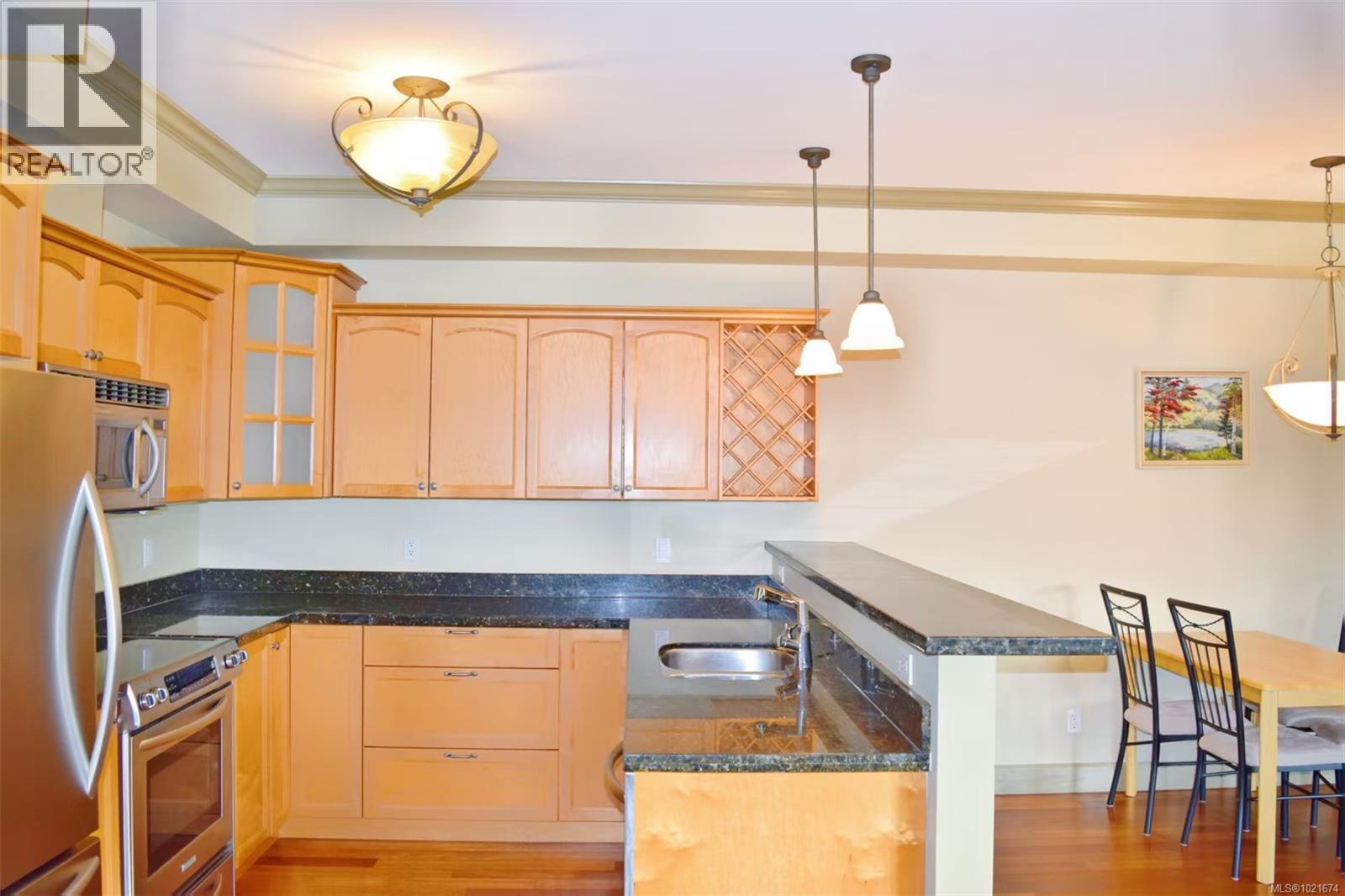 309 1620 McKenzie Ave, Saanich