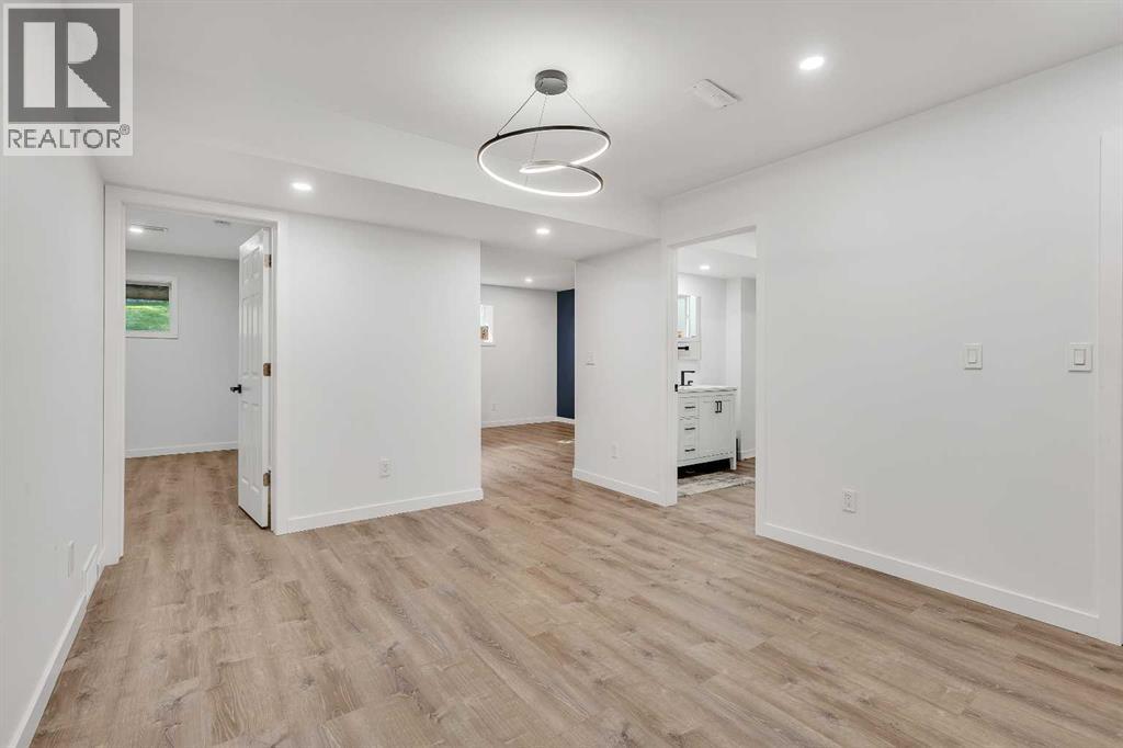 Single Family House Bi-level for Sale in  Hidden Valley Drive NW Hidden Valley Calgary 