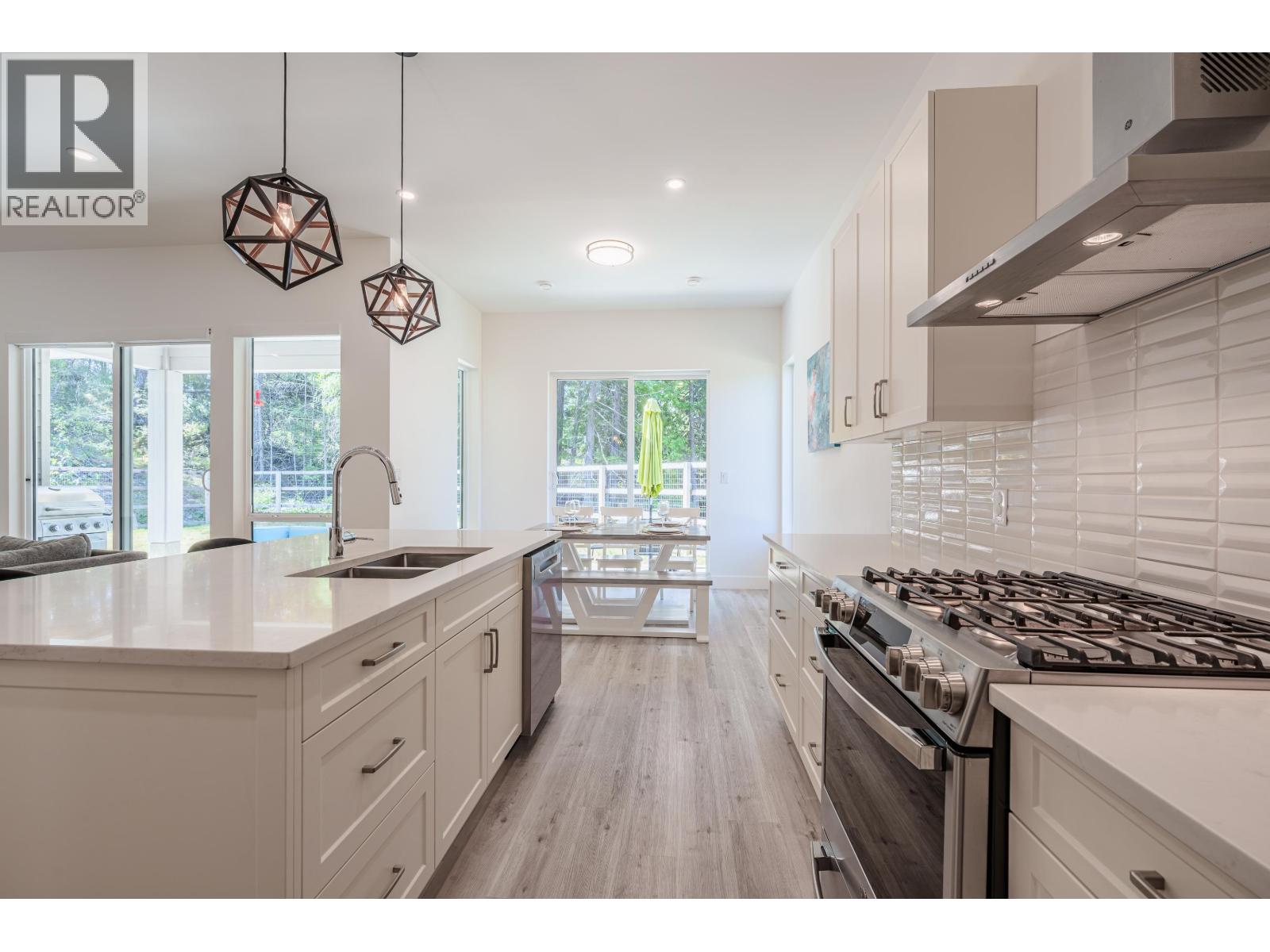 11120 SUNSHINE COAST HIGHWAY, Pender Harbour