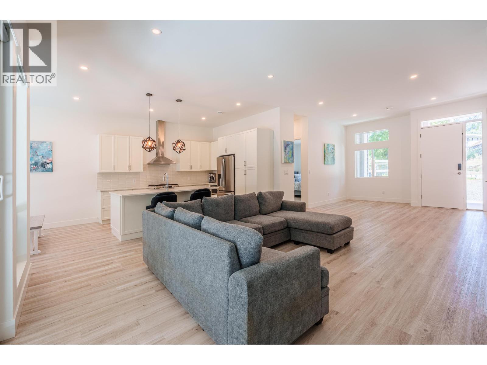 11120 SUNSHINE COAST HIGHWAY, Pender Harbour