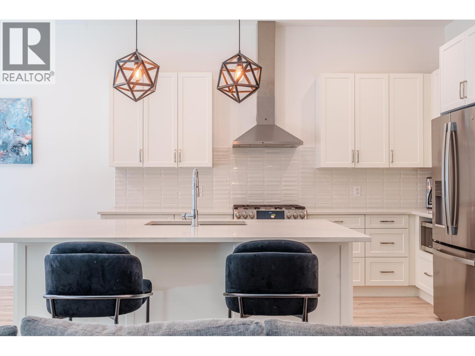 11120 SUNSHINE COAST HIGHWAY, Pender Harbour