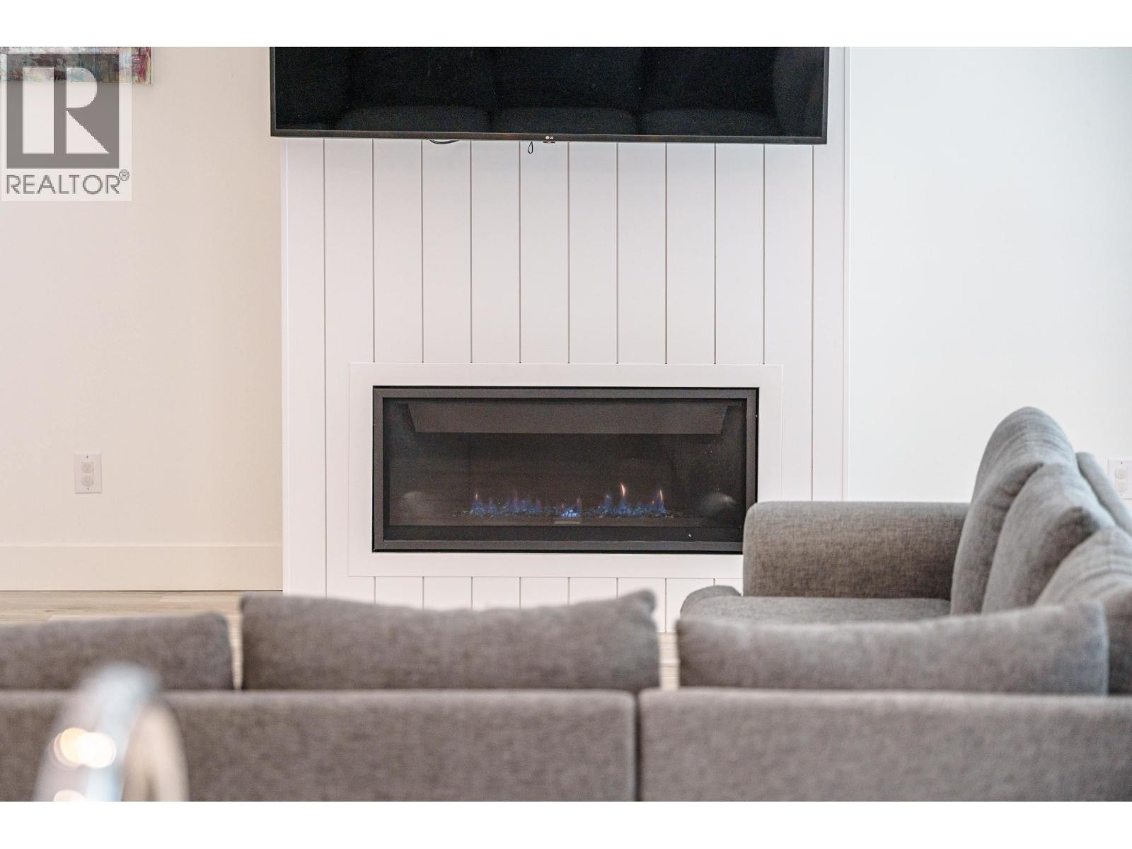 11120 SUNSHINE COAST HIGHWAY, Pender Harbour