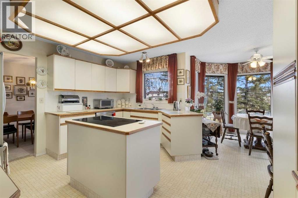 Single Family House for Sale in  Douglas Woods Point SE Douglasdale/Glen Calgary 