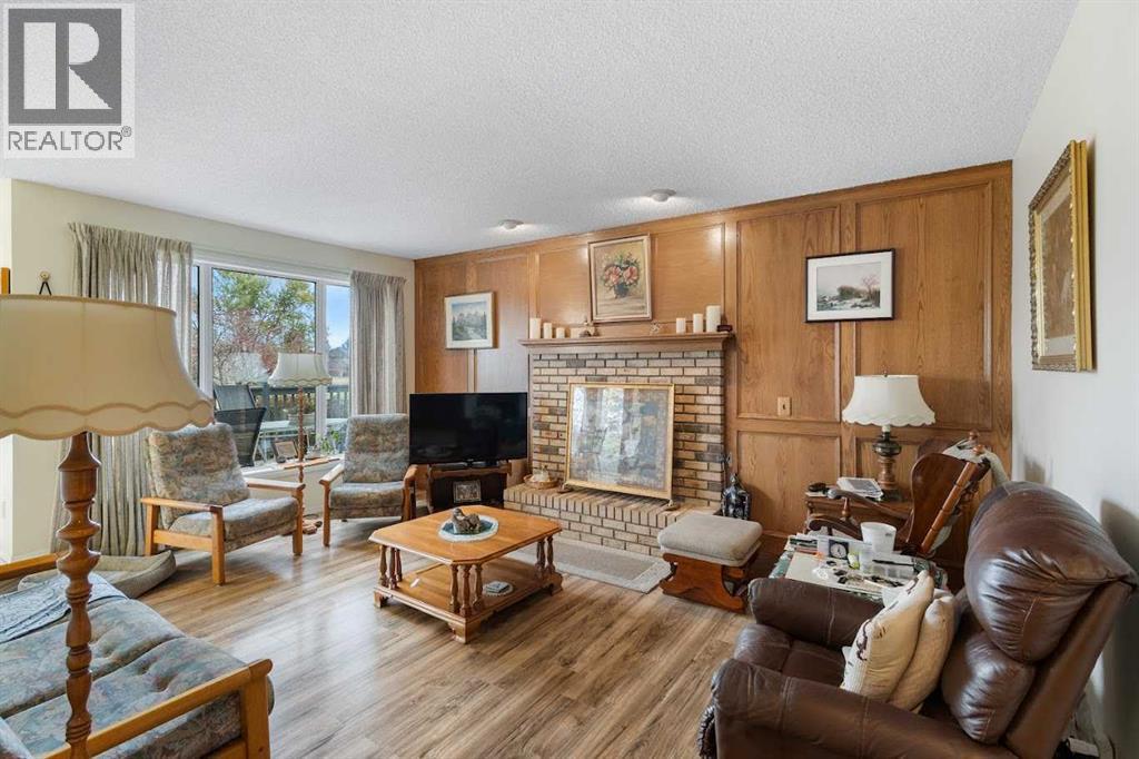 Single Family House for Sale in  Douglas Woods Point SE Douglasdale/Glen Calgary 