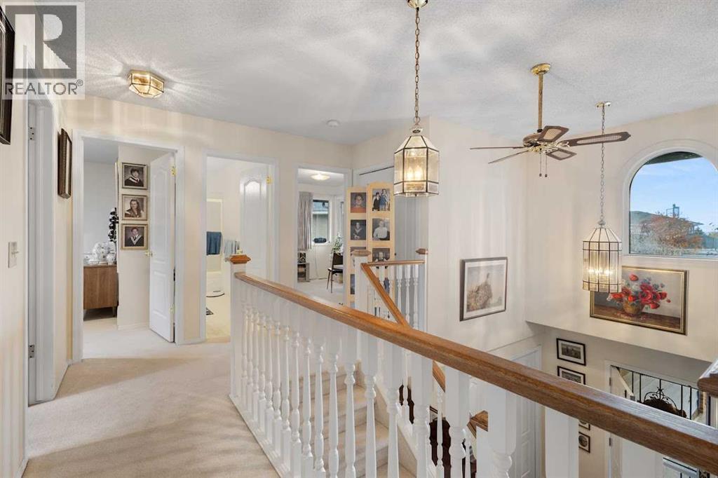 Single Family House for Sale in  Douglas Woods Point SE Douglasdale/Glen Calgary 