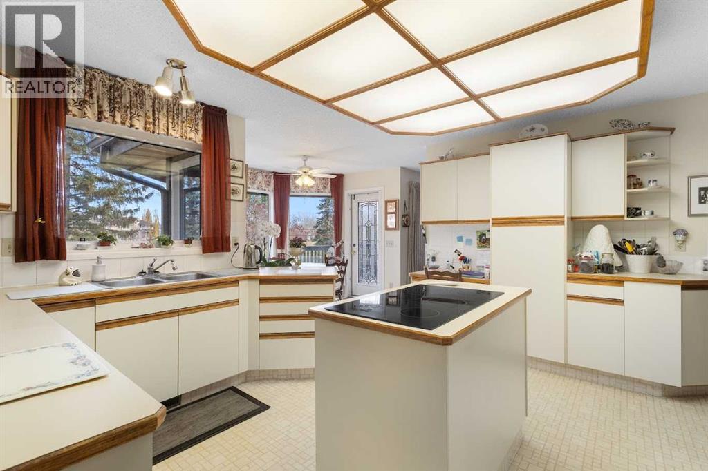 Single Family House for Sale in  Douglas Woods Point SE Douglasdale/Glen Calgary 