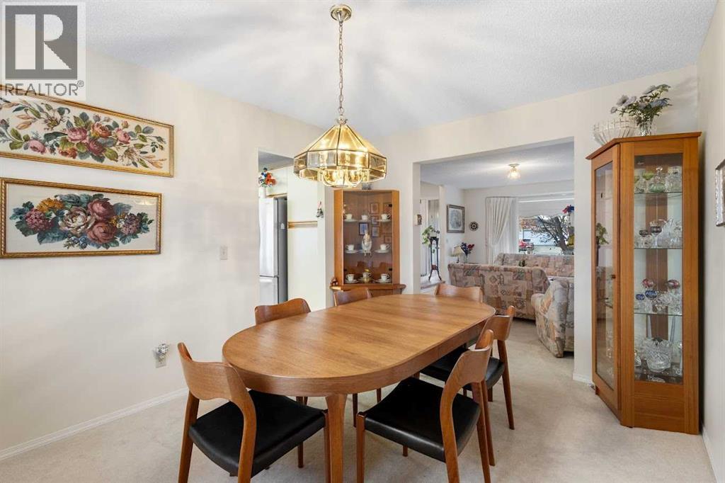 Single Family House for Sale in  Douglas Woods Point SE Douglasdale/Glen Calgary 