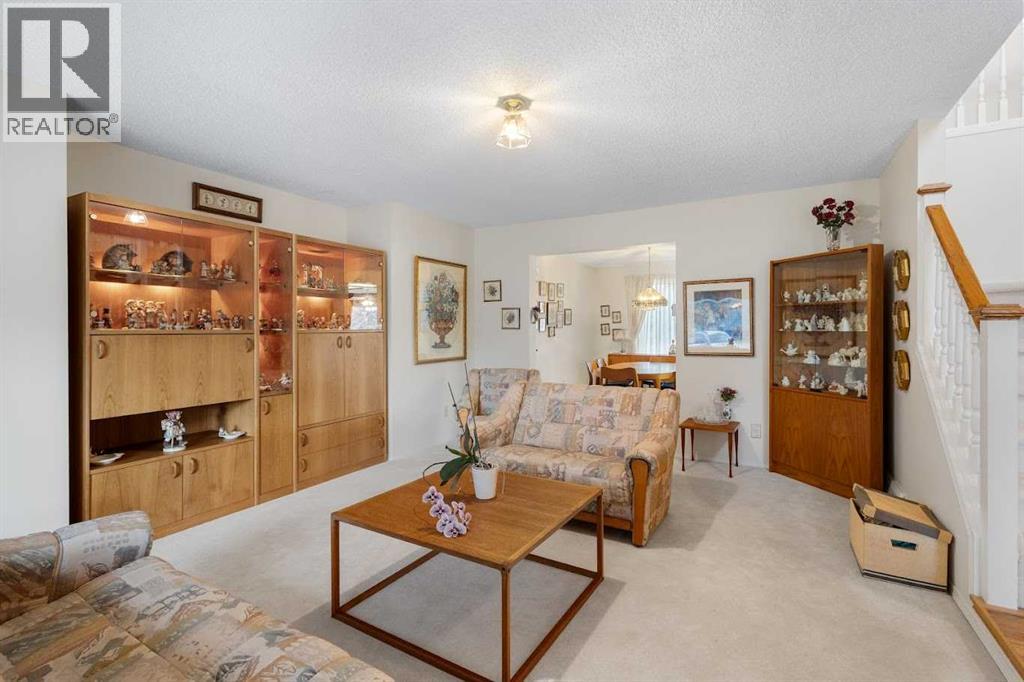 Single Family House for Sale in  Douglas Woods Point SE Douglasdale/Glen Calgary 