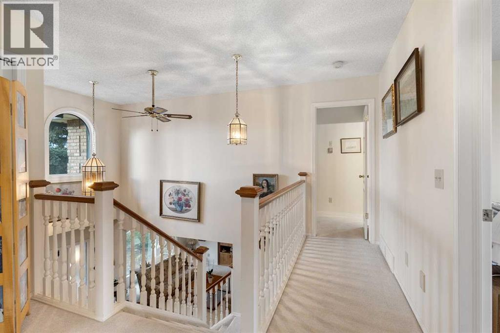 Single Family House for Sale in  Douglas Woods Point SE Douglasdale/Glen Calgary 