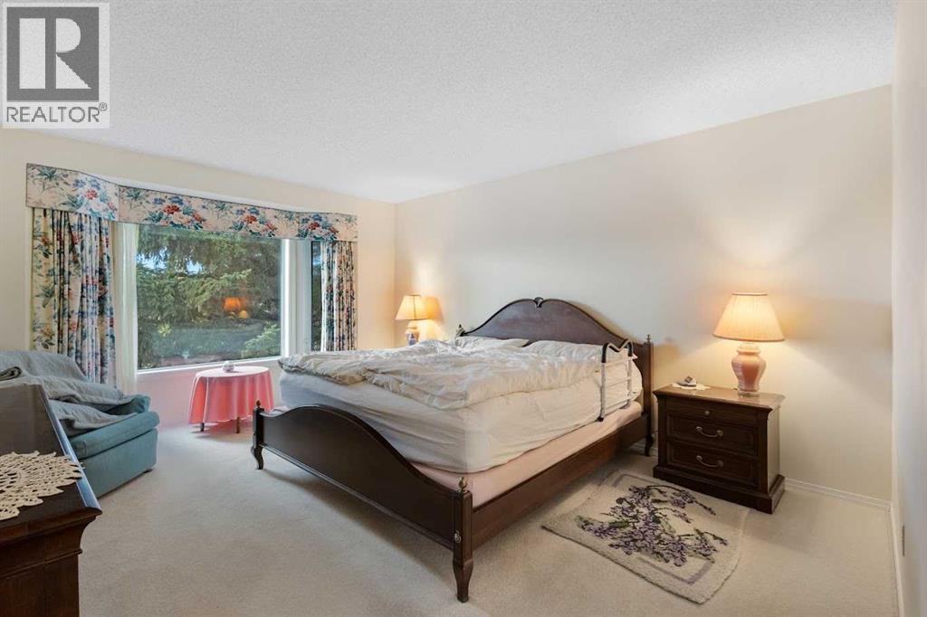 Single Family House for Sale in  Douglas Woods Point SE Douglasdale/Glen Calgary 