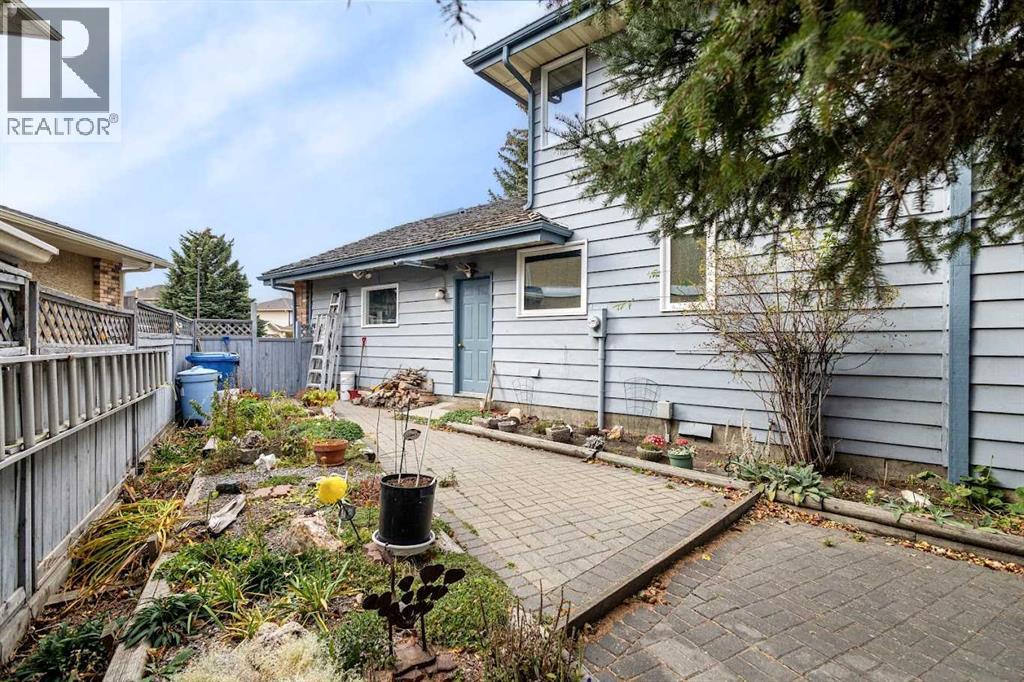 Single Family House for Sale in  Douglas Woods Point SE Douglasdale/Glen Calgary 