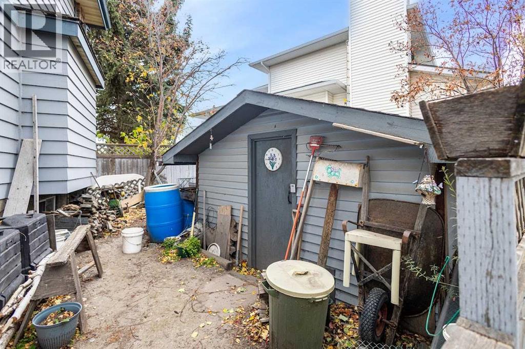 Single Family House for Sale in  Douglas Woods Point SE Douglasdale/Glen Calgary 