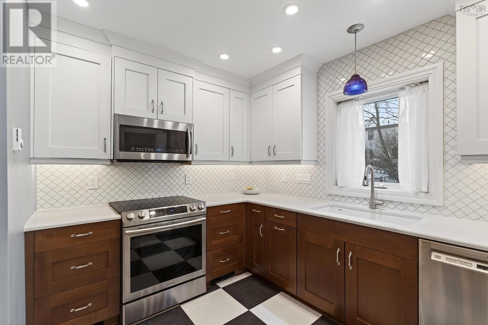 Property 29 of 33 of 5313 Russell Street