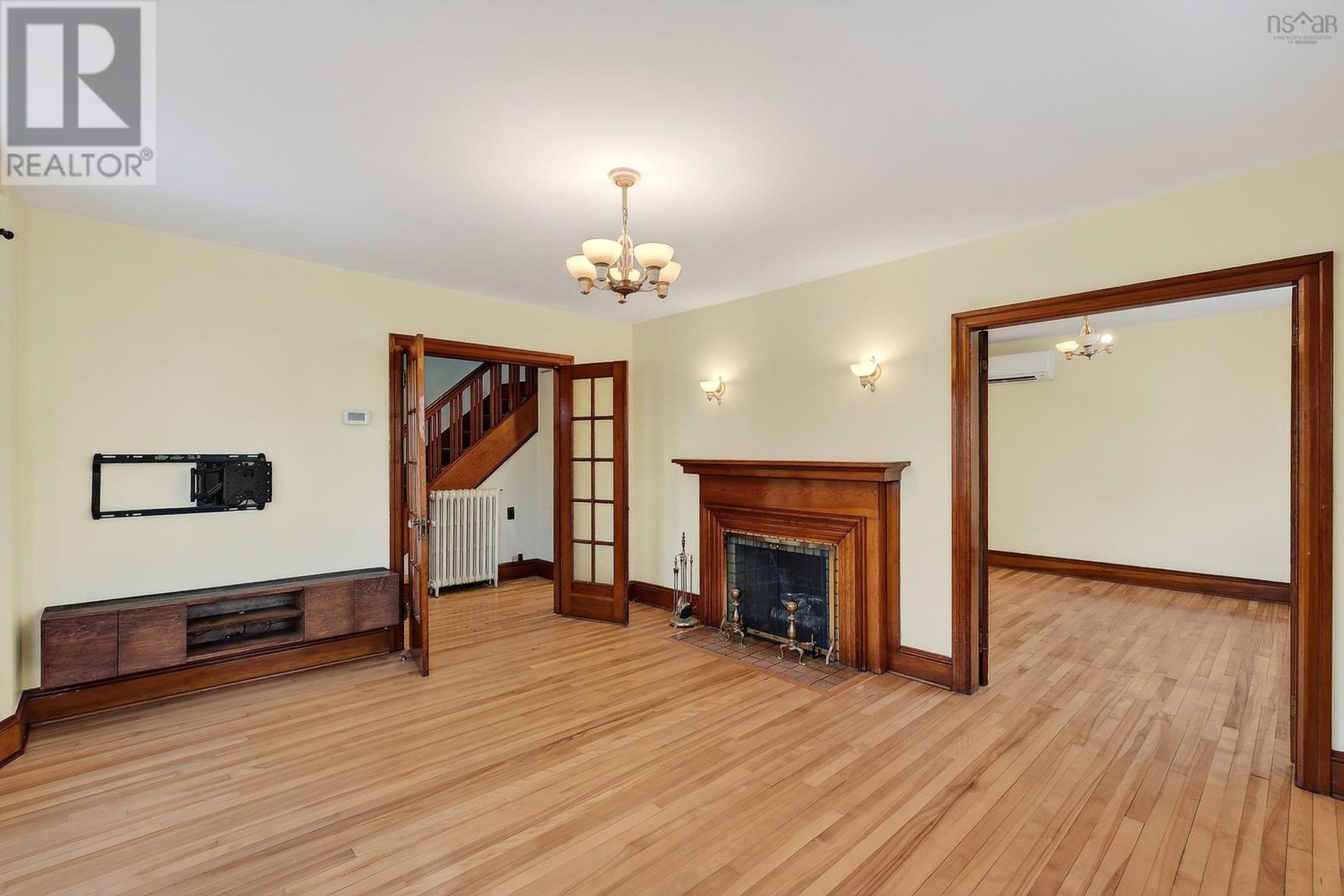 Property 15 of 33 of 5313 Russell Street