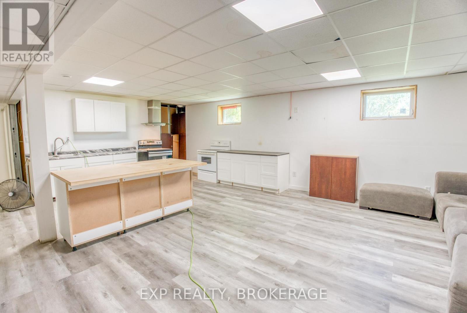 6 OLIVER ROAD - 33