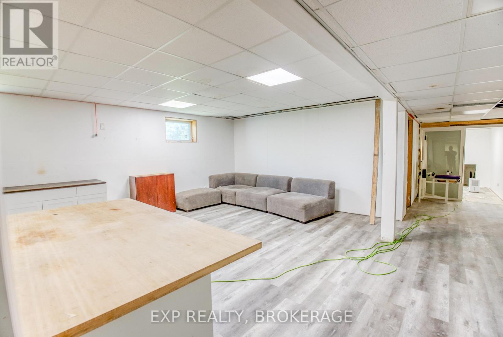 6 OLIVER ROAD - 36