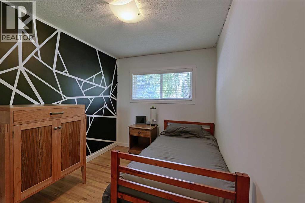 Single Family House Bungalow for Sale in  Hollyburn Road SW Haysboro Calgary 