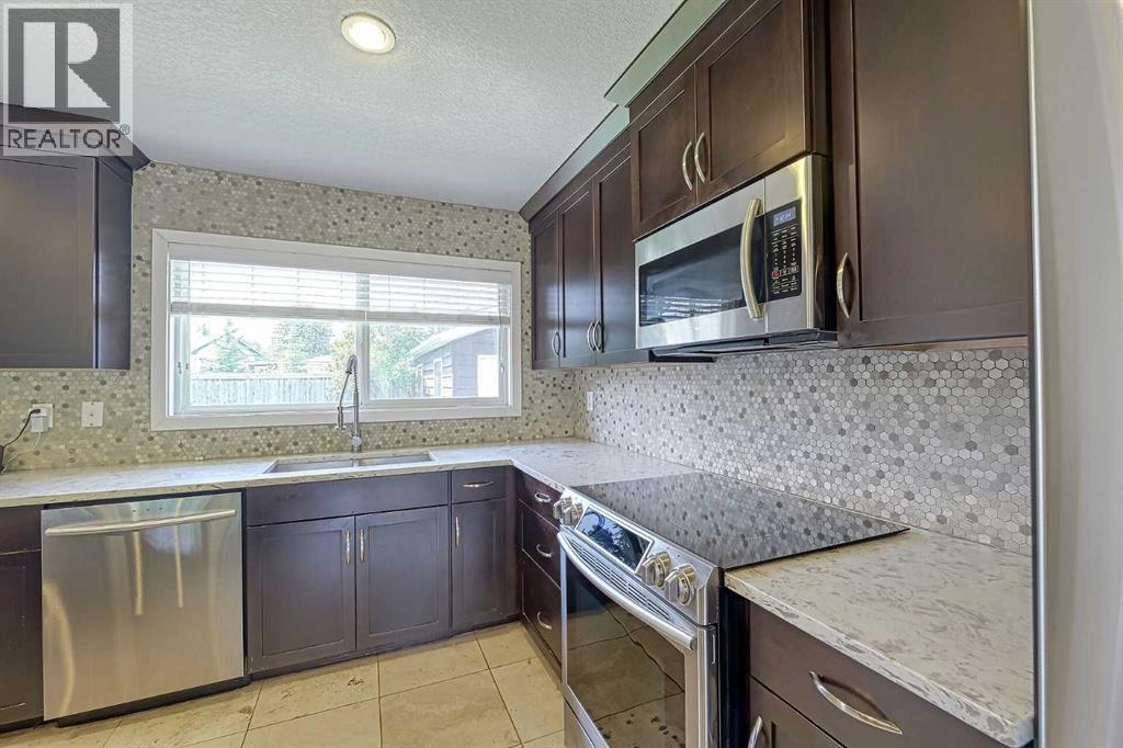 Single Family House Bungalow for Sale in  Hollyburn Road SW Haysboro Calgary 