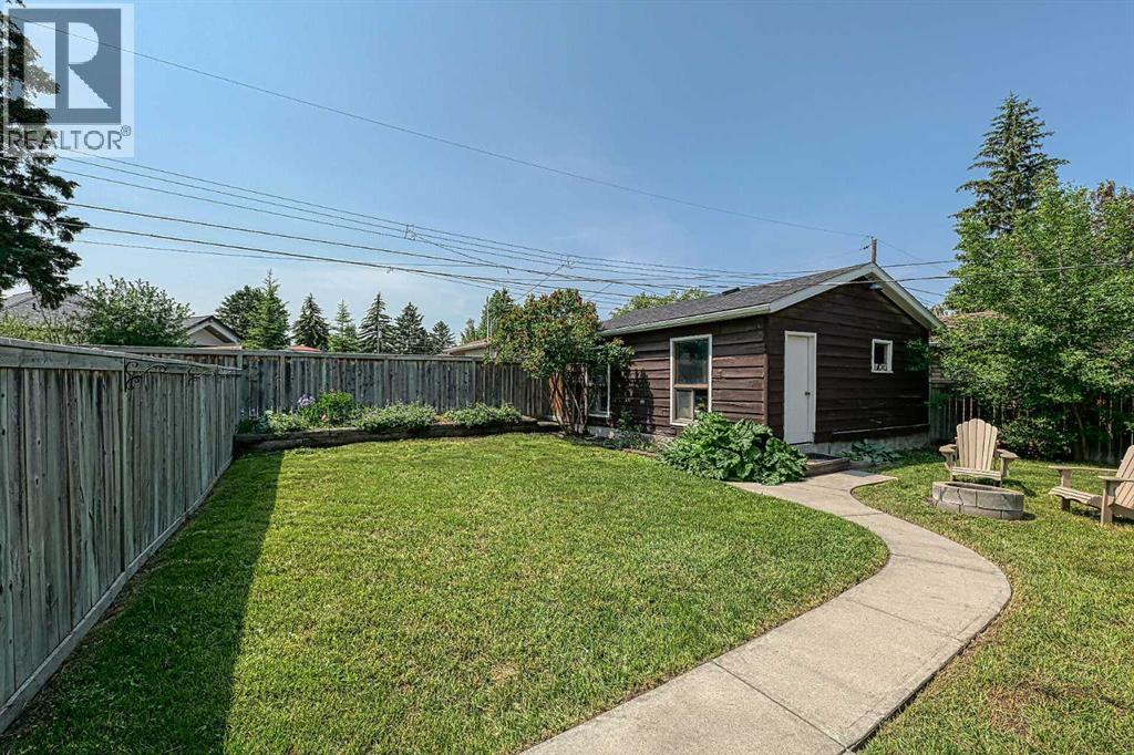 Single Family House Bungalow for Sale in  Hollyburn Road SW Haysboro Calgary 