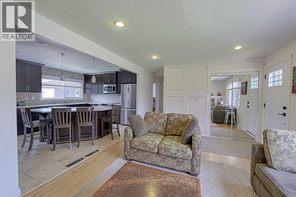 Single Family House Bungalow for Sale in  Hollyburn Road SW Haysboro Calgary 