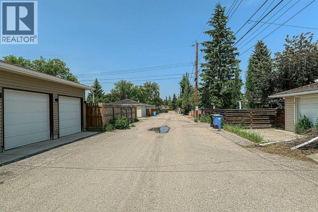 Single Family House Bungalow for Sale in  Hollyburn Road SW Haysboro Calgary 