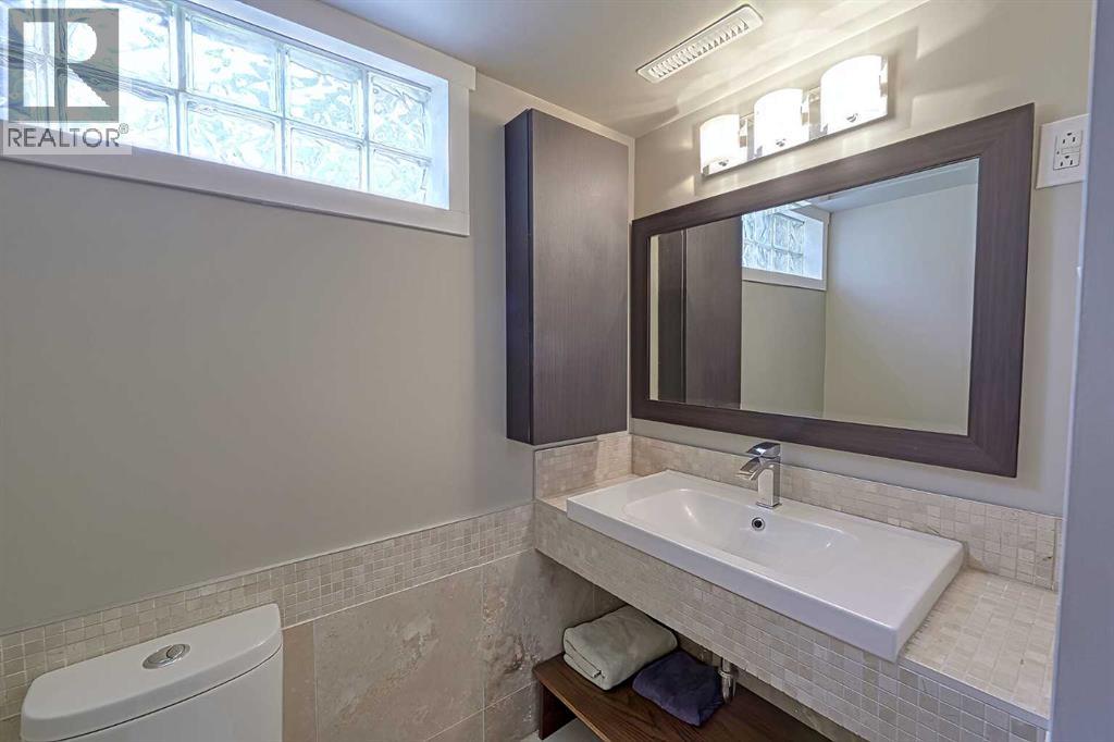 Single Family House Bungalow for Sale in  Hollyburn Road SW Haysboro Calgary 