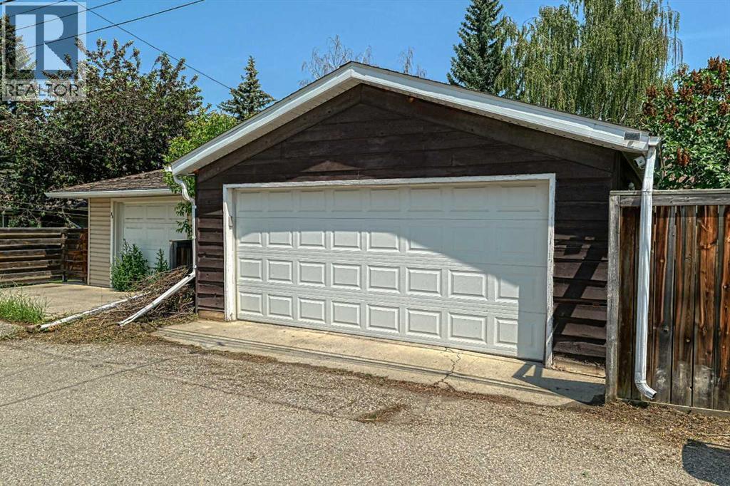 Single Family House Bungalow for Sale in  Hollyburn Road SW Haysboro Calgary 