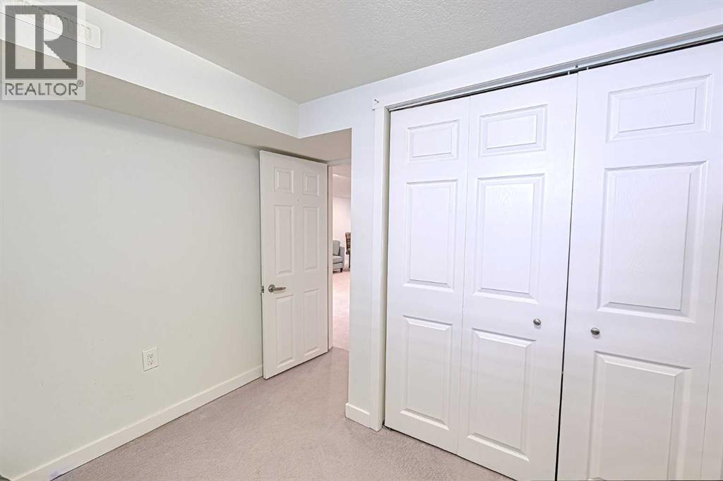 Single Family House Bungalow for Sale in  Hollyburn Road SW Haysboro Calgary 