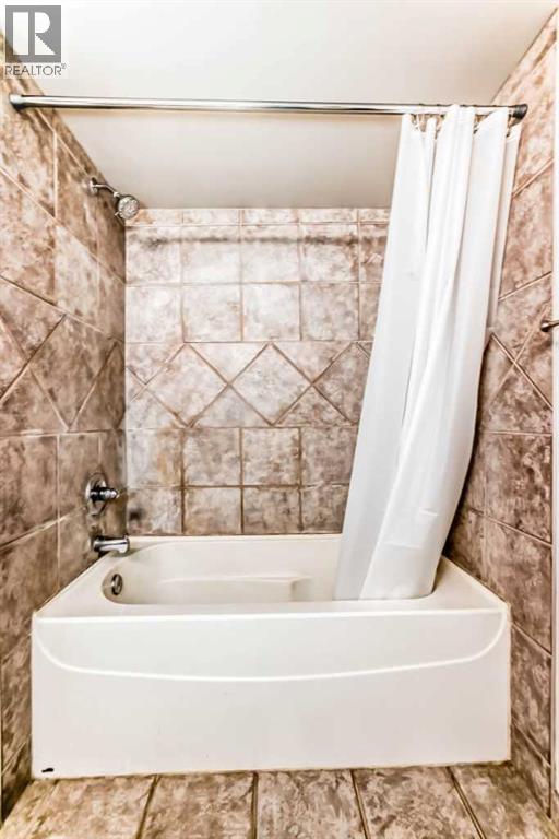 Single Family House for Sale in    Avenue NE Crescent Heights Calgary 