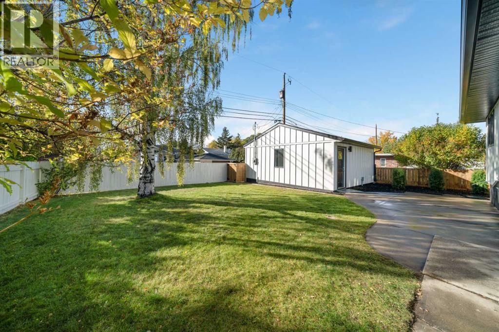 Single Family House Bungalow for Sale in  Gainsborough Drive SW Glamorgan Calgary 