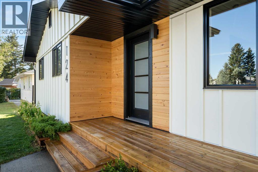 Single Family House Bungalow for Sale in  Gainsborough Drive SW Glamorgan Calgary 