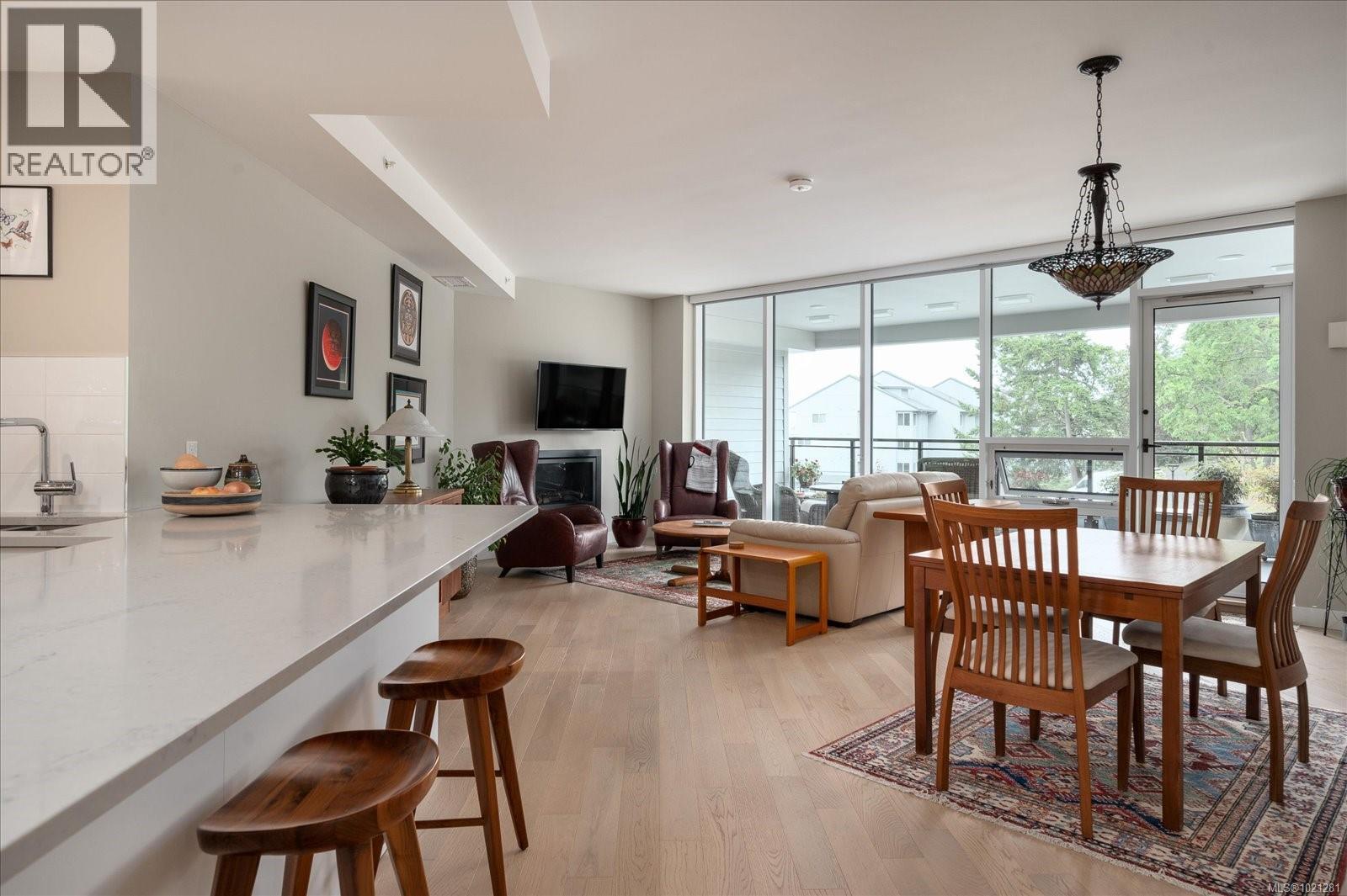 305 3529 Dolphin Dr, Nanoose Bay