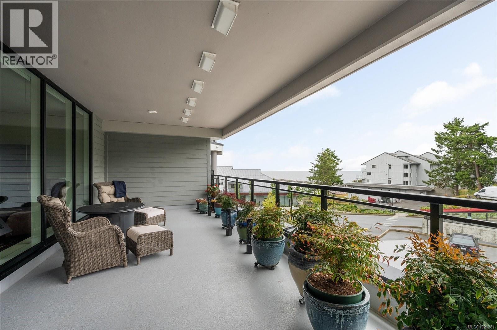 305 3529 Dolphin Dr, Nanoose Bay