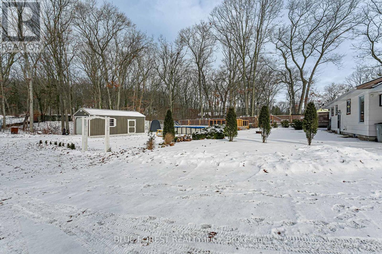 9716 LAKESHORE ROAD Property Photo