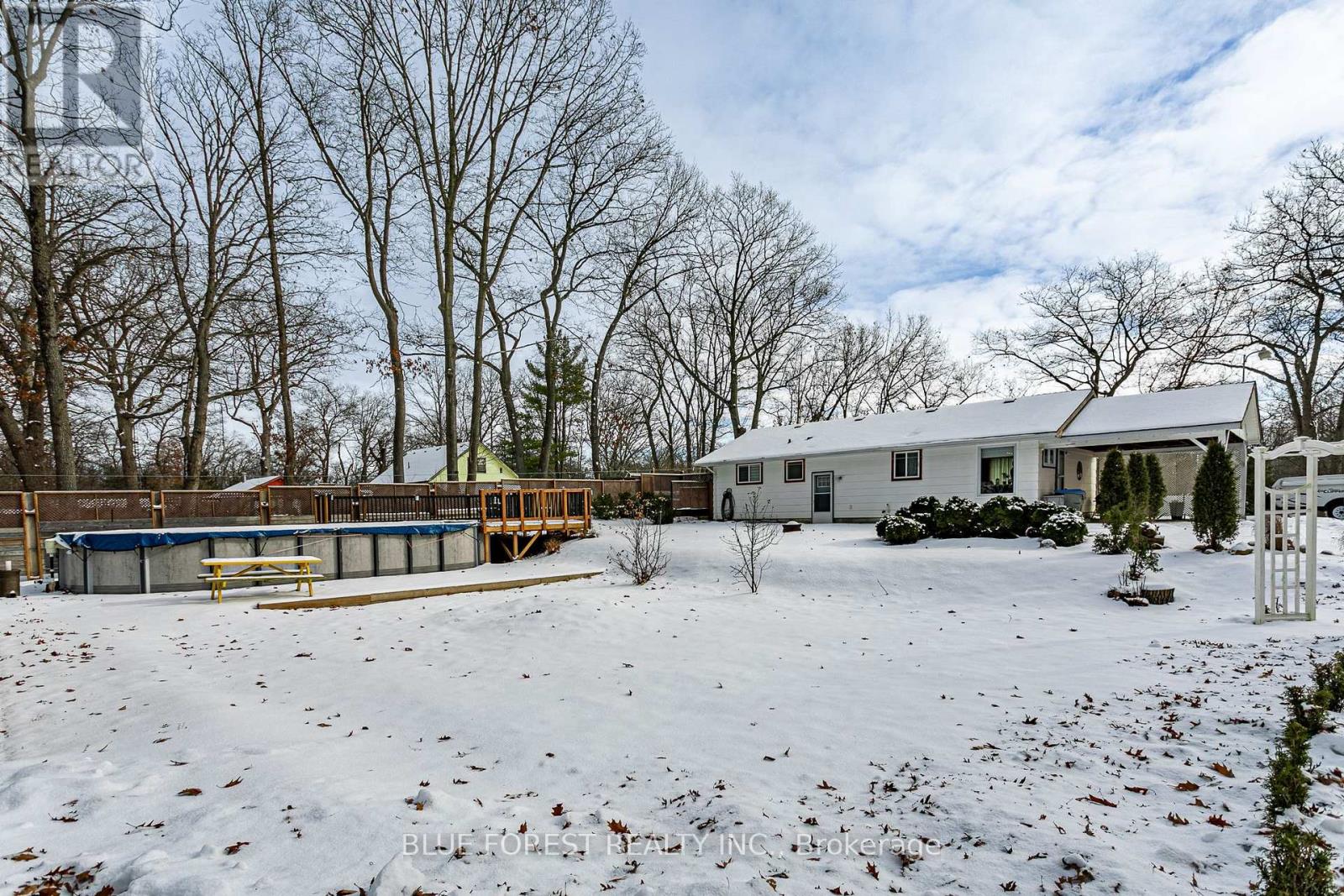 9716 LAKESHORE ROAD Property Photo