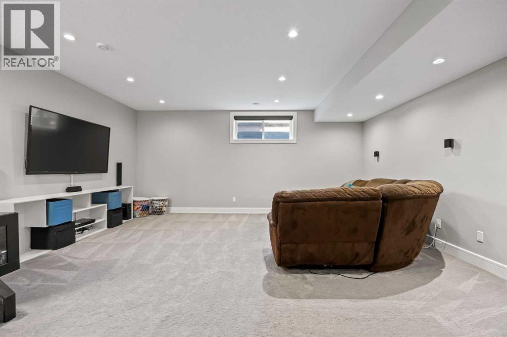 Single Family House for Sale in   Avenue NW Banff Trail Calgary 