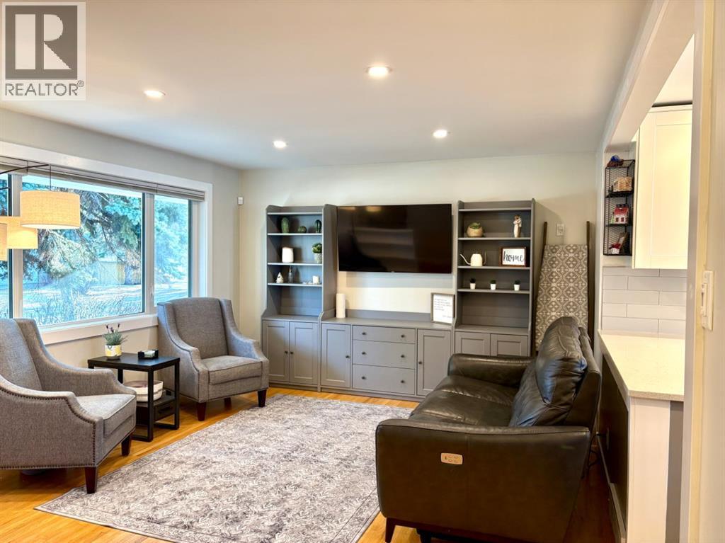 Single Family House Bungalow for Sale in  Glenpatrick Drive SW Glenbrook Calgary 